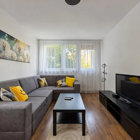 아파트 Praga - Balcony & Metro Nearby - By Rentujemy