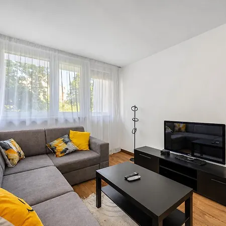 아파트 Praga - Balcony & Metro Nearby - By Rentujemy